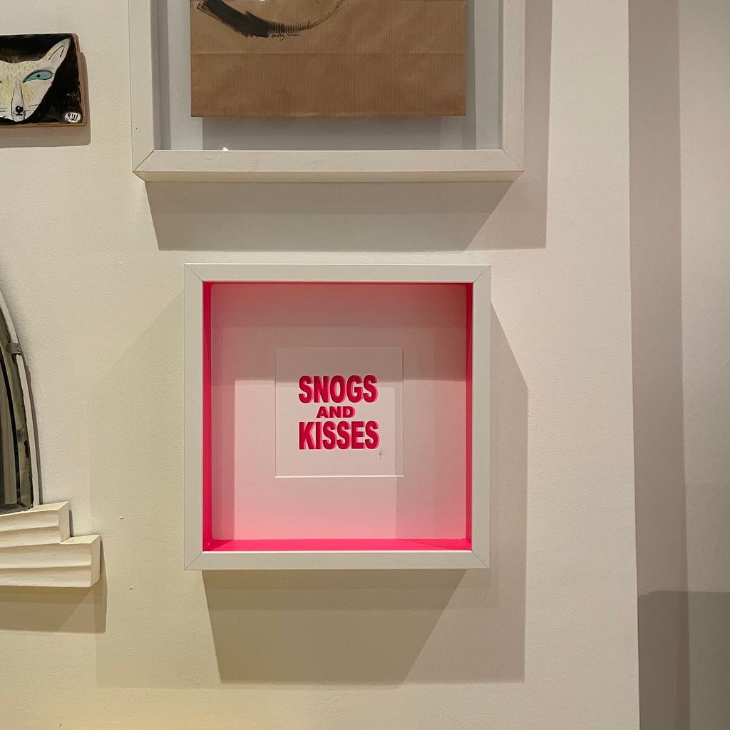SNOGS & KISSES | Pink